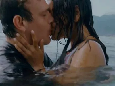 Kenzie Taylor, Xander Corvus in huisvrouw 1 op gratis pornofilms kijken 1