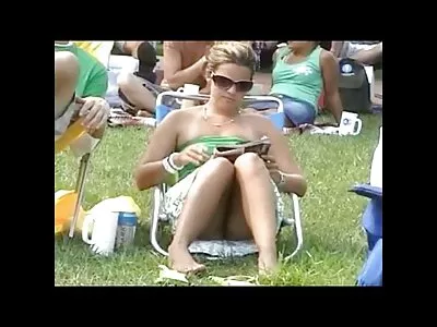 Stiefdochter's neukvideo bij het zwembad (Destiny, Sunny Lane, sex film kijken Destiny Summers, Sunny Jay, Sunny)